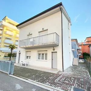 dainese-apartments-casa-abigail.hotelinveneto.com/